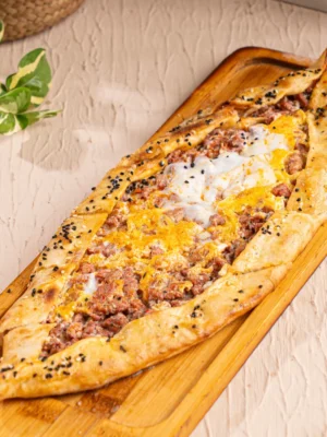CHOPPED MEAT PIDE WITH EGG
